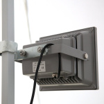 LED-Strahler RGB: Befestigung der Schelle am Faltzelt