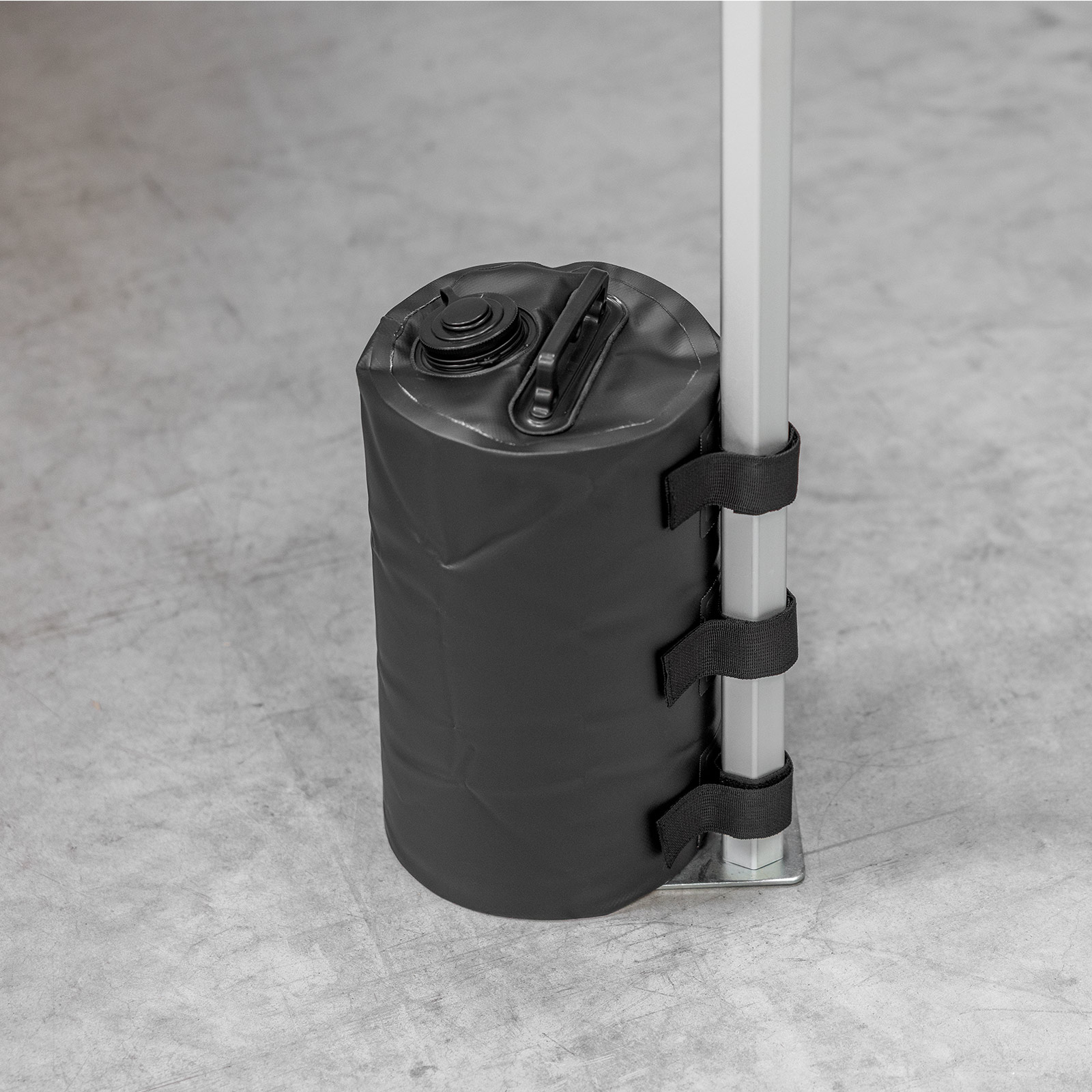 Wassersack am Zeltpfosten von Faltzelten, Befestigung mit 3 robusten Klettbandschlaufen