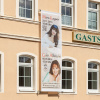 Mesh Banner im Hochformat mit Eventankündigungen