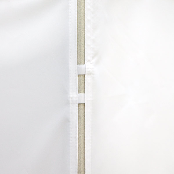 Wand mit Befestigungsschlaufen - sichere Fixierung am Gestell