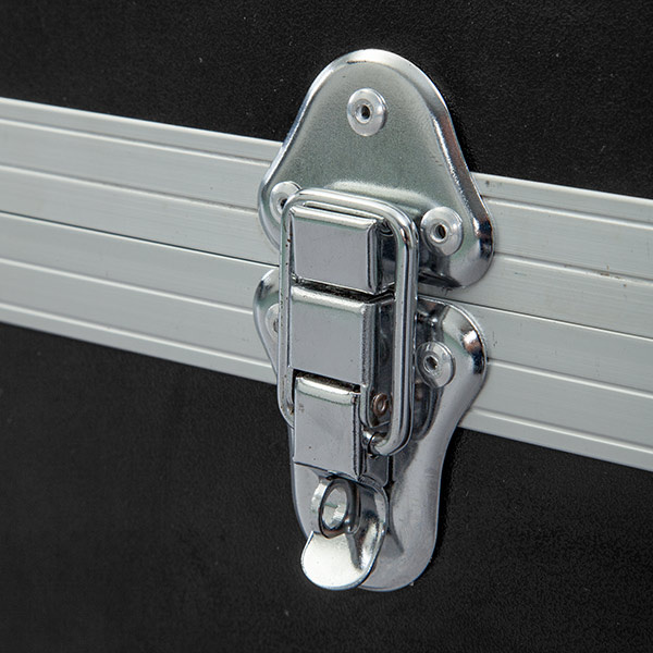 Detail: Schnappschloß (zusätzlich mit Vorhängeschloss verschließbar)