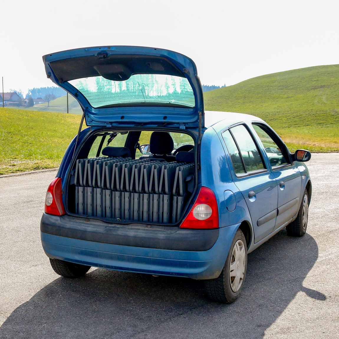 klein und flach zusammenlegbar, perfekt im Auto zu transportieren