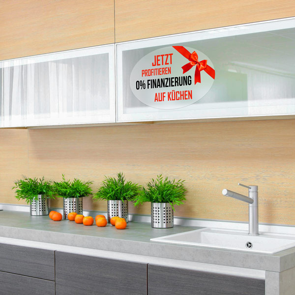 Glasdekorfolie als plakativer Blickfang für Möbelhäuser