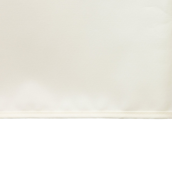 Volant mit farblich passendem Einfassband