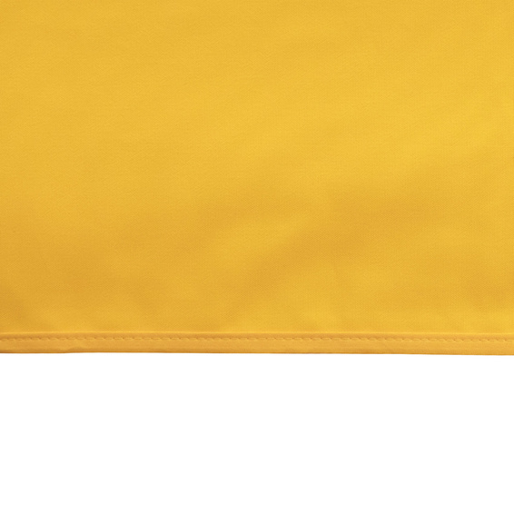 Volant mit farblich passendem Einfassband