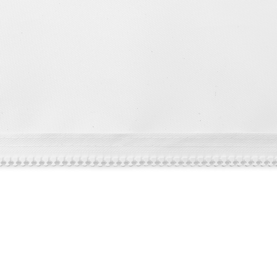 Befestigung Zeltwände: mit Reißverschluss an den Durchgangsbögen des Pavillon