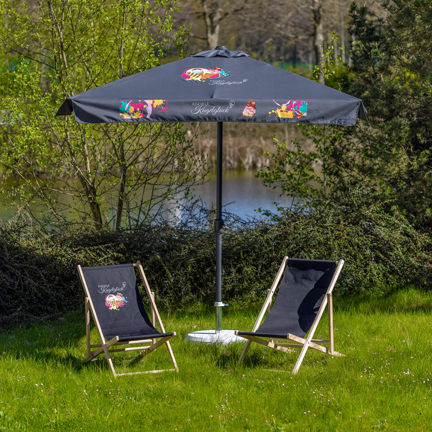 Perfekte Kombi in anthrazit: Sonnenschirm 300 x 300 cm und Liegestuhl mit partiellem DTF-Druck oder einfarbig