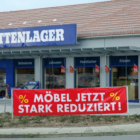 Spannband im Querformat mit Aktionswerbung