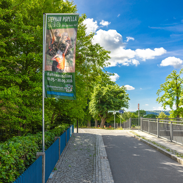 Hissfahnen für T-Pole® 200: für aufmerksamkeitsstarke Außenwerbung