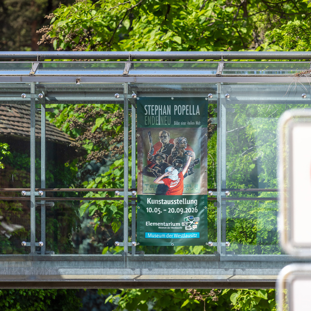 Werbebanner im Hochformat für Veranstaltungen und Ausstellungen